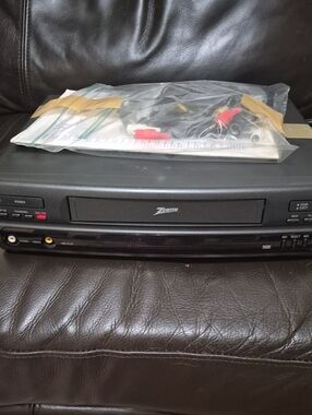 Zenith Black VCR Player with Red/White/Yellow AV Jacks